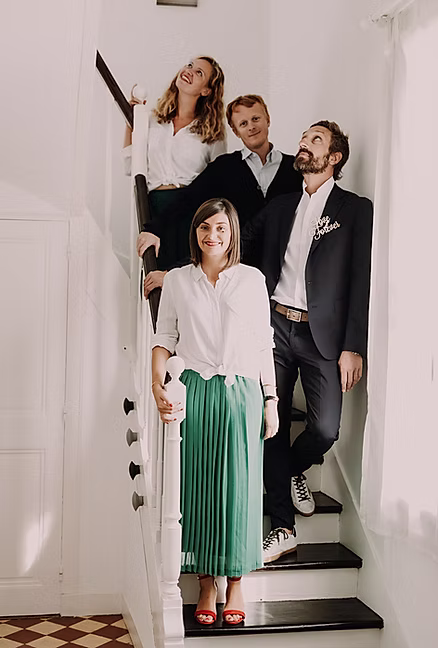 Lyse-Kong-Photographe-Love-Forever-escalier-découverte-mariée