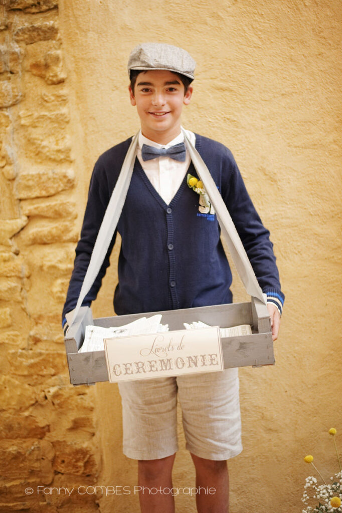 Mission enfant mariage ditribution livret de cérémonie