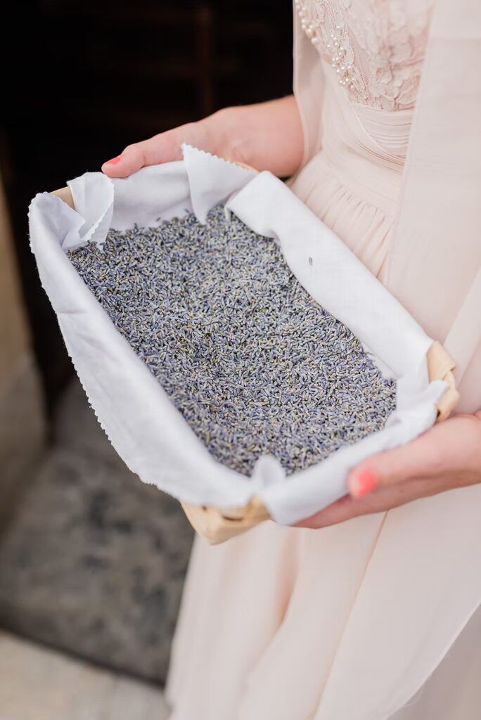 Sortie de cérémonie mariage lavande